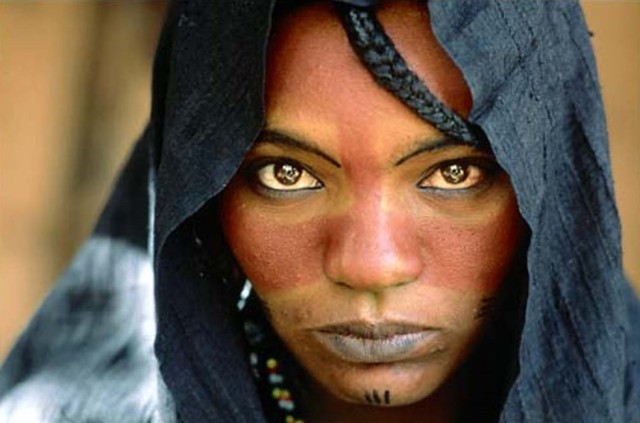niger_traditional_indigo_blue_tuareg_girl